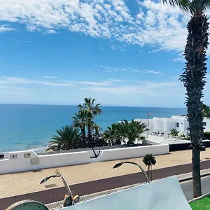 https://apartamento-yemaya-frente-al-mar-pto-del-carmen.in-canary-islands.com